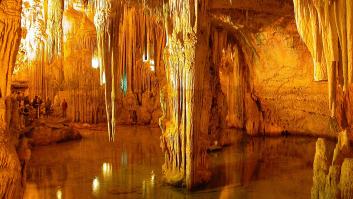 Esta es la cueva más espectacular del mundo: tras descender 600 escalones llegas a un lago interior