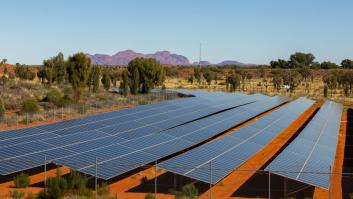 El país obsesionado con los paneles solares empuja su red eléctrica hasta rozar el colapso