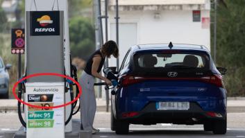 Avisan de la multa que puede caer por algo que muchos hacen en las gasolineras: ese letrero es clave