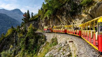 El tren más alto de Europa se encuentra al lado de España y te conduce a un lago enorme a 2.000 metros de altura