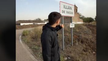 Este conocido tiktoker va al pueblo más pequeño de España y ojo a la confesión que le hace un vecino