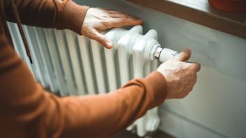 Un fontanero ofrece el truco más barato y eficaz para mantener el calor en casa este invierno