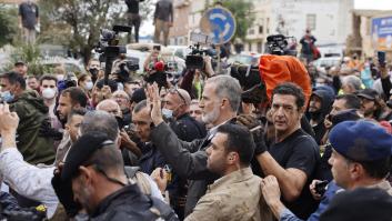 Tensión en la visita de los reyes a Paiporta (Valencia): un grupo de personas increpa y lanza barro