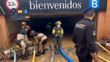 Cincuenta efectivos trabajan en el centro comercial Bonaire de Valencia achicando agua