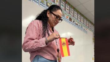 Una profesora de Estados Unidos rinde homenaje a los afectados por la DANA: el aplauso es gigante