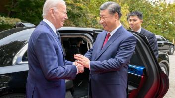 Biden y Xi abogan por impulsar sus relaciones y coinciden en no ceder el control de armas nucleares a la IA