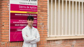 El joven aspirante a mejor profesor de España enamora a padres y alumnos con su forma de enseñar fuera de las aulas