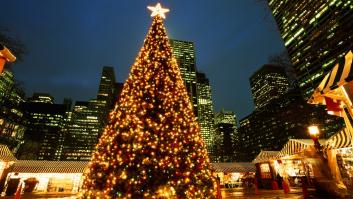 Pone un árbol de Navidad delante de una guardería y recibe una multa de 3.000 euros