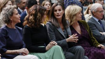 Una experta enseña lo menos visto del sonado momento de Letizia con Ayuso: es un importante detalle