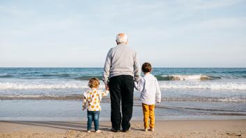 Adiós a los abuelos y abuelas de siempre: advierten de un cambio de paradigma radical provocado por los nietos