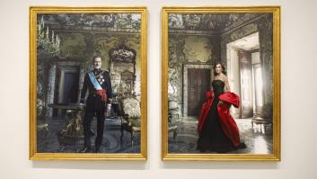 Uniforme militar y vestido de Balenciaga: así son los retratos de Felipe y Letizia hechos por Annie Leibovitz