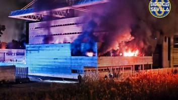 Los Bomberos dan por controlado el incendio en el Auditorio Rocío Jurado Sevilla