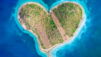 Ni París ni Roma: esta isla del amor con una romántica forma desata pasiones