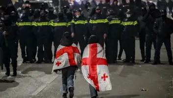 Muere un diputado de Abjasia y otro resulta herido en un tiroteo cerca del Parlamento después de semanas de tensión tras las elecciones