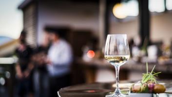 Pide un refresco en un bar de Granada y al ver la tapa tiene para comer, cenar y desayunar al día siguiente