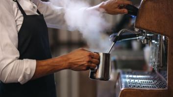 Cuenta lo que le ha pasado en un restaurante tras pedir un café: su historia provoca opiniones de todo tipo