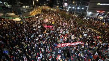 Miles de manifestantes israelíes piden la vuelta de los rehenes a solo unas horas de que entre en vigor la tregua