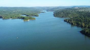 El embalse con las reservas de agua a rebosar situado en la zona más castigada por la sequía