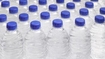 Adiós al agua embotellada en la isla más turística del mundo: sólo aceptan vasos desde febrero
