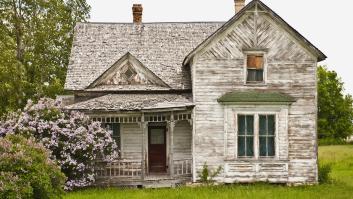 Una pareja compra una casa de más de 120 años y la parte oculta de la chimenea esconde un tesoro familiar de valor incalculable