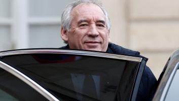 Bayrou hace guiños a izquierda y derecha para aprobar sus presupuestos en Francia