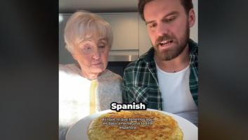 Una abuela británica prueba por primera vez la tortilla de patata española: es tan clara que enamora