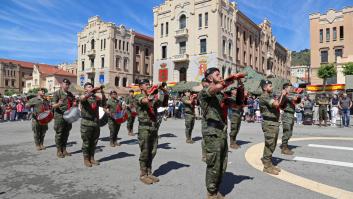 La súpercompra de trajes para los militares españoles se atasca por dos problemas monumentales