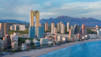 Medida desesperada de dos rusos para salvar uno de los edificios emblemáticos de Benidorm