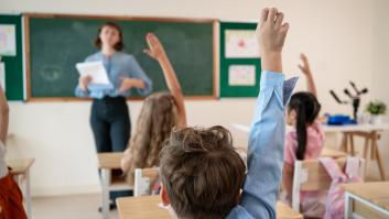 La profesora expulsa a un alumno y al día siguiente recibe un mensaje del padre que le golpea como una bofetada