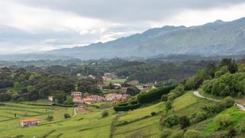 La iglesia de un pueblo de Asturias con pasado multimillonario que se convierte en isla cada seis horas