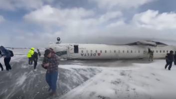 Las imágenes del avión de Delta después de su aterrizaje forzoso en Toronto tras sufrir una emergencia en pleno vuelo