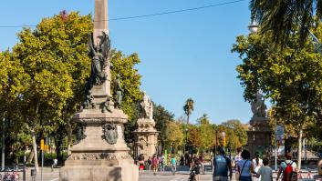 El matrimonio de reyes de España que luce en el monumento más antiguo de Barcelona