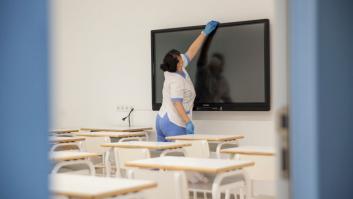 El profesor insulta a la señora de la limpieza y la respuesta de los estudiantes es de matrícula