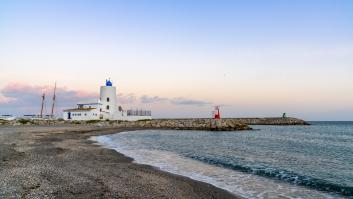 Ni Marbella ni Torremolinos: el pueblo de Málaga perfecto para desconectar en sus tranquilas playas