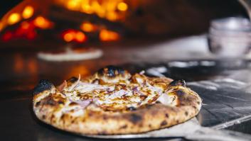 Va a un restaurante, al cocinero se le pega un poco su pizza y lo que hace es para darle tres estrellas Michelin