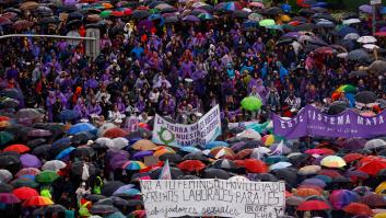 "Luchando por las que no pueden estar", así han salido miles de mujeres a la calle para unirse al grito feminista en Madrid