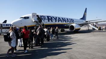 La OCU presenta un "pleito testigo" contra Ryanair por el cobro de equipaje de mano