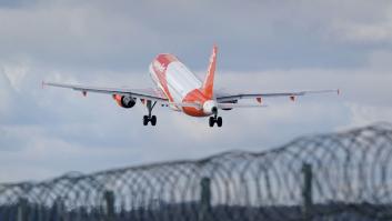 Lluvia de críticas por dar una bombona de oxígeno vacía a una niña de 2 años tras quedar inconsciente en pleno vuelo