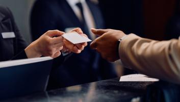 Soñaba con una Semana Santa sin sustos ni fastidios, abre la puerta del hotel y el plan se derrumba al acto