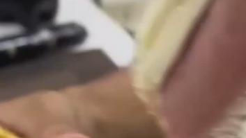 Compra una empanada de jamón york y queso pero no se espera lo que hay en el relleno