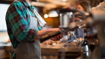 Ofrecen un sueldo desorbitante de 150.000 dólares por trabajar en una cafetería y el puesto es casi imposible de cubrir