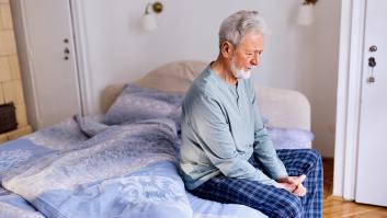Un hombre de 75 años orina cinco veces por noche hasta que un doctor halla la cura de los 35 minutos