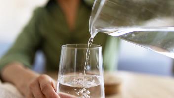 Ni 2 ni 3 litros: un nuevo estudio sube el consumo recomendado de agua al día para todos los grupos de edad