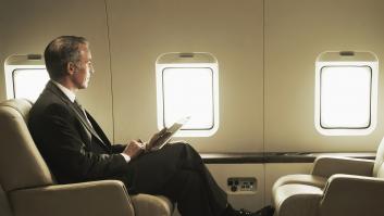 Un pasajero de clase business mete el iPad donde no debía en pleno vuelo y provoca un aterrizaje de emergencia