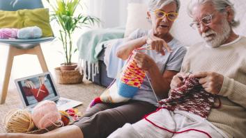 Ni las sopas de letras ni los sudokus: el pasatiempo para mayores de 65 años que alimenta mente y corazón