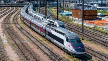 Un hombre recorre más de 500 km atado a un tren a 300 km/h y se gana el apodo del superviviente milagroso