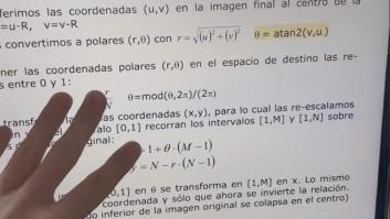 Encuentra un mensaje oculto del profesor en un trabajo y deja una reflexión que crea controversia