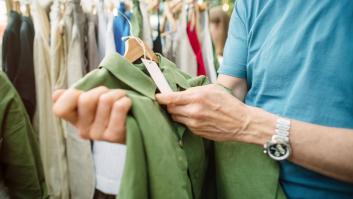 Un experto en limpieza pide realizar esta acción antes de ponerte una prenda de ropa recién comprada