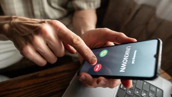 Lanzan alerta sobre las estafas que se ocultan tras los números de móvil más normales: "Cuelga inmediatamente"