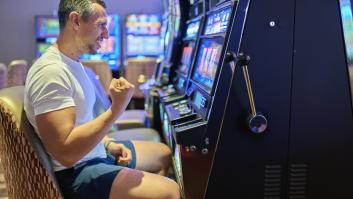Gana 9 millones de euros en las tragaperras, pero no ve ni un duro gracias al apagón